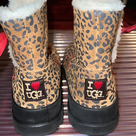 UGG KNOTTY LEOPARD BOOTS. Size 5. Very good used condition. - Picture 2 of 9